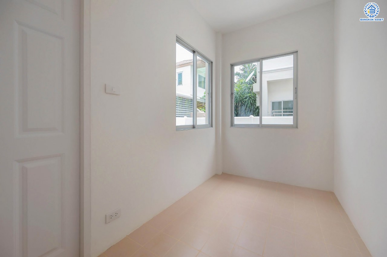 บ้านมือสองตกแต่งใหม่ โครงการ ศุภาลัยพาร์ควิลล์2 พหลโยธิน48 เนื้อที่ 71.6 ตร.ว. ฟังก์ชัน 3 ห้องนอน 4 ห้องน้ำ 1 ห้องแม่บ้าน จอดรถได้ 2 คัน บนทำเลเดินทางสะดวกเชื่อมต่อถนนสายไหม, ถนนลำลูกกา, ถนนพหลโยธิน ใกล้รถไฟฟ้าสายสีเขียว "สถานีสายหยุด" และทางด่วน "ฉลองรัช"